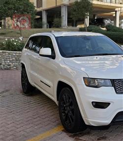 جیپ گراند شیرۆکی